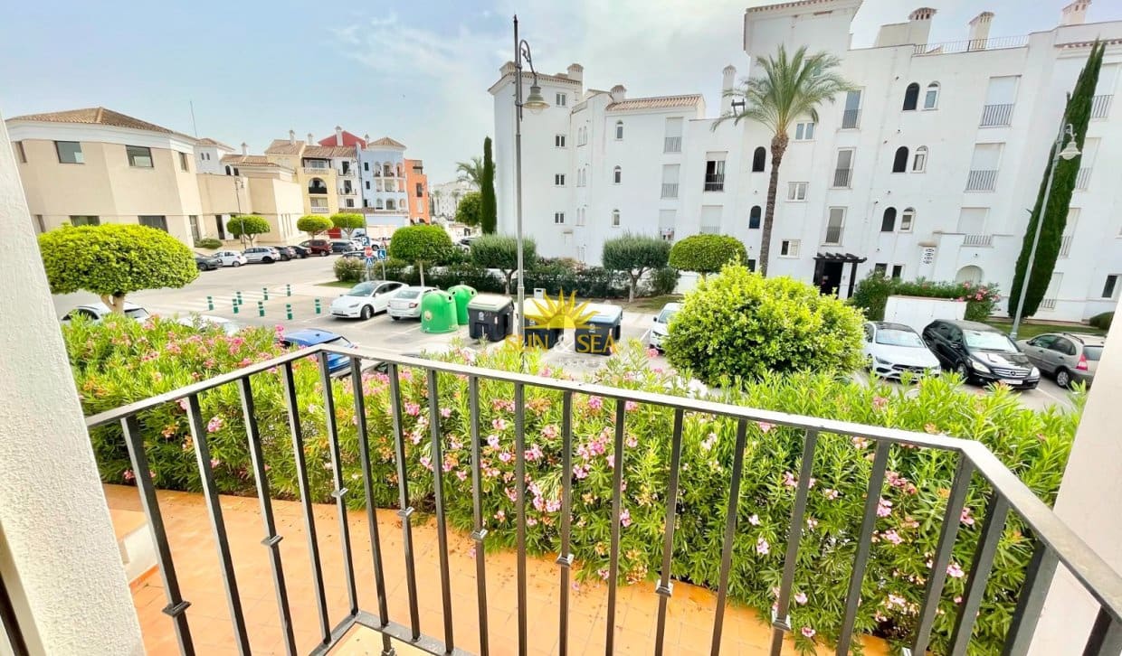 Apartamento de 2 habitaciones en La Torre Golf Resort en alquiler con piscina garaje - 1.150 € (Ref: 9875324)