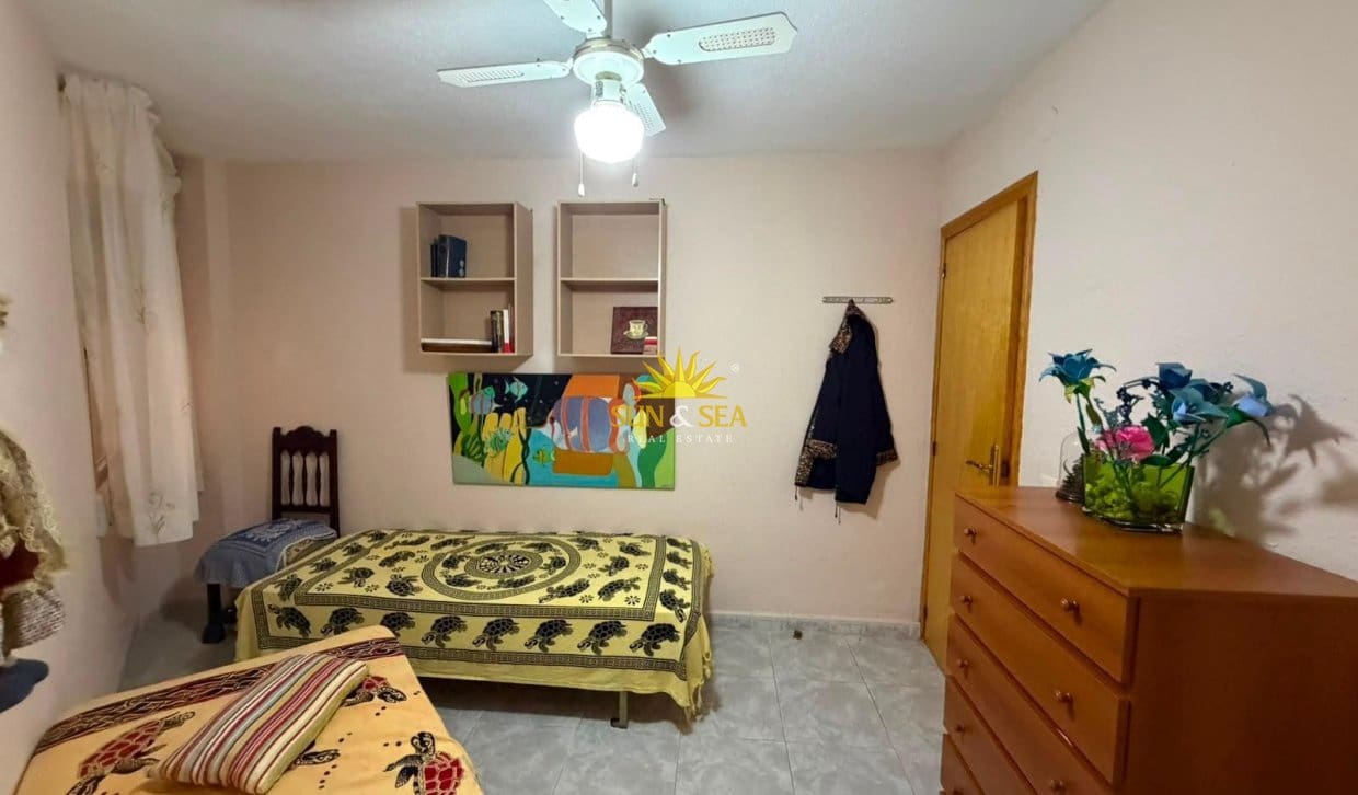 2 soveværelse Lejlighed til salg i Torrevieja - € 129.000 (Ref: 9877244)
