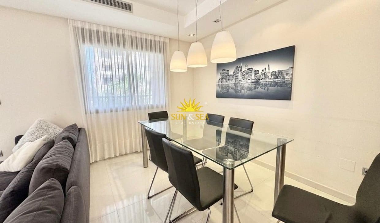 3 makuuhuone Huoneisto vuokrattavana paikassa Guardamar del Segura mukana uima-altaan 
autotalli - 1 500 € (Ref: 9877563)