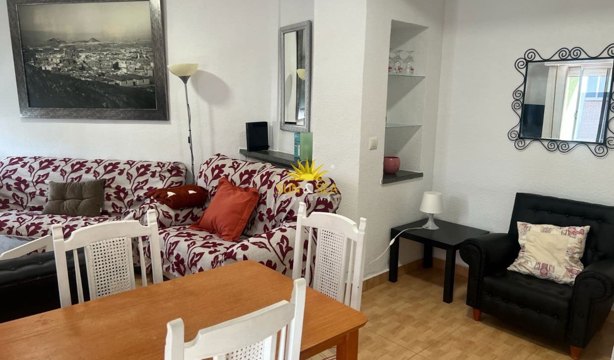 4 sovrum Lägenhet att hyra i Cartagena - 1 050 € (Ref: 9877564)