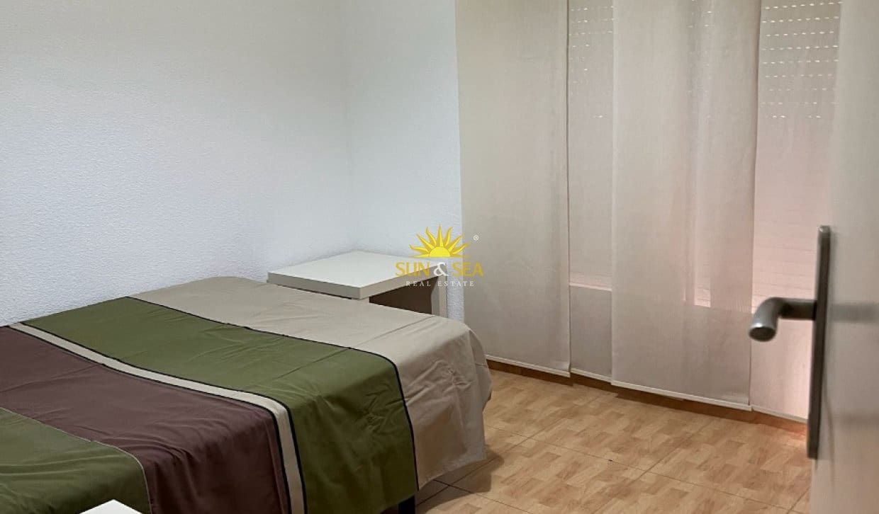 4 sovrum Lägenhet att hyra i Cartagena - 1 050 € (Ref: 9877564)