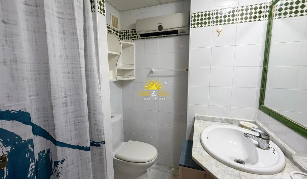 2 sovrum Lägenhet att hyra i Torrevieja med pool - 900 € (Ref: 9877565)