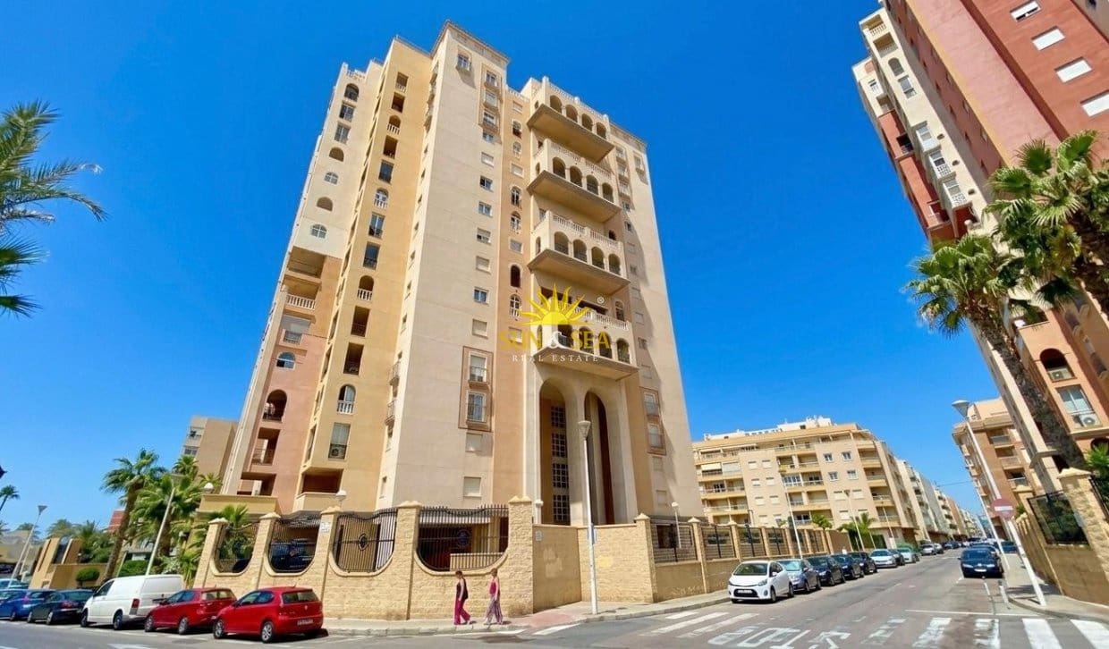 2 sovrum Lägenhet att hyra i Torrevieja med pool - 900 € (Ref: 9877565)