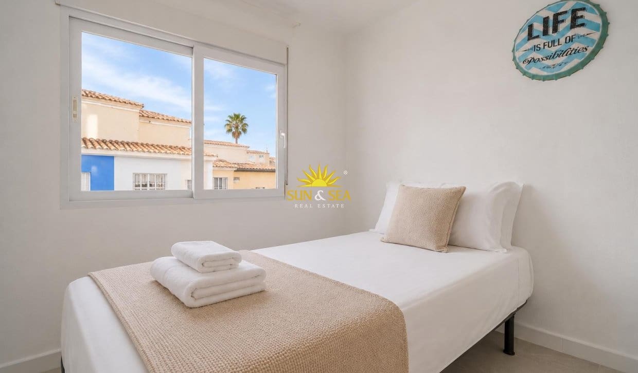 2 bedroom Apartment for rent in Pilar de la Horadada - € 1,100 (Ref: 9879543)