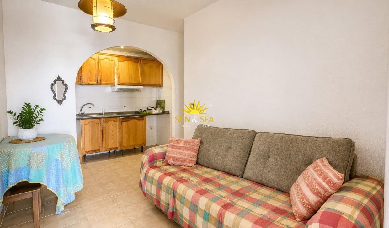 1 sypialnia Dom na sprzedaż w Torrevieja z basenem - 107 000 € (Ref: 9879743)
