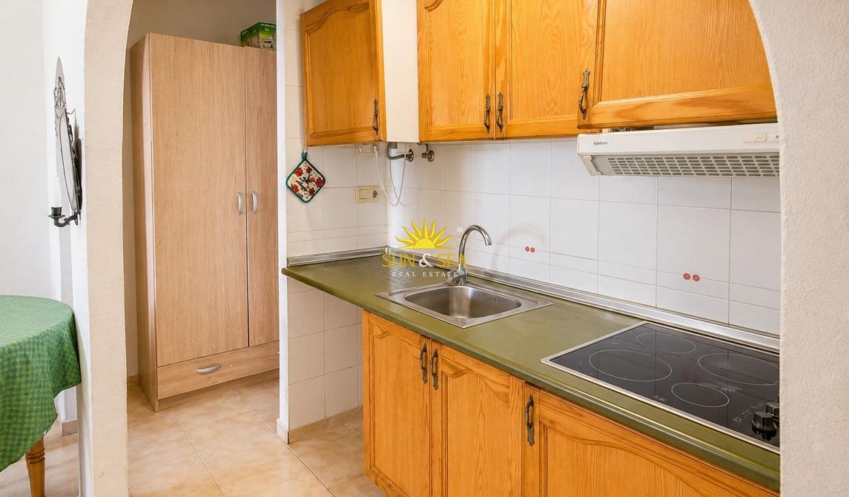 1 sypialnia Dom na sprzedaż w Torrevieja z basenem - 107 000 € (Ref: 9879743)