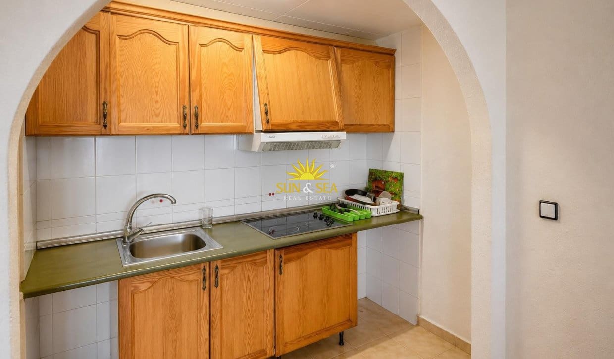 1 sypialnia Dom na sprzedaż w Torrevieja z basenem - 107 000 € (Ref: 9879743)