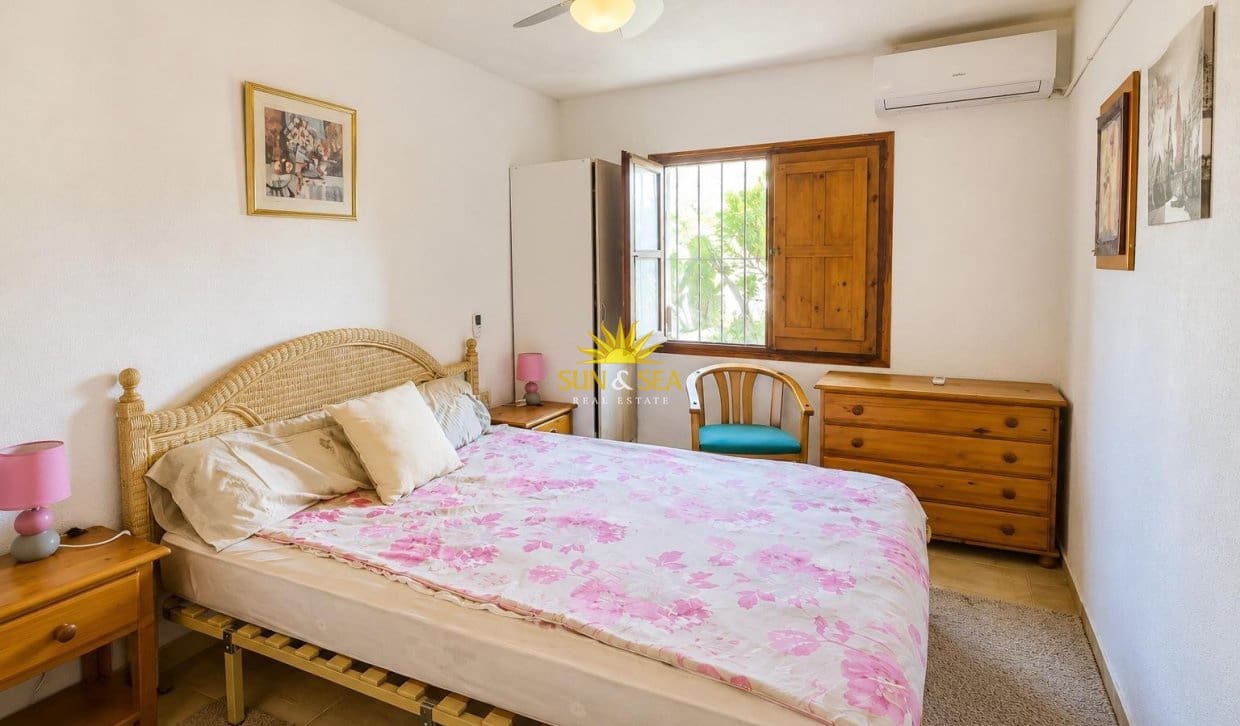 1 sypialnia Dom na sprzedaż w Torrevieja z basenem - 107 000 € (Ref: 9879743)