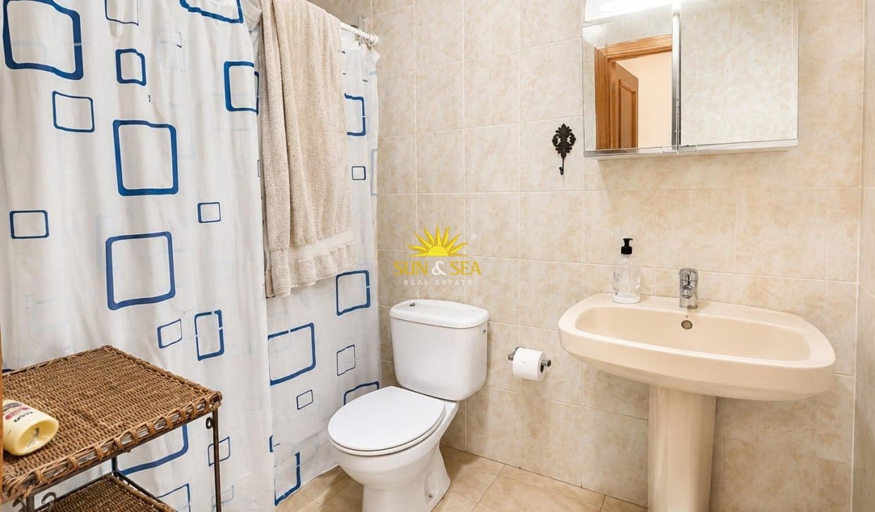 1 sypialnia Dom na sprzedaż w Torrevieja z basenem - 107 000 € (Ref: 9879743)