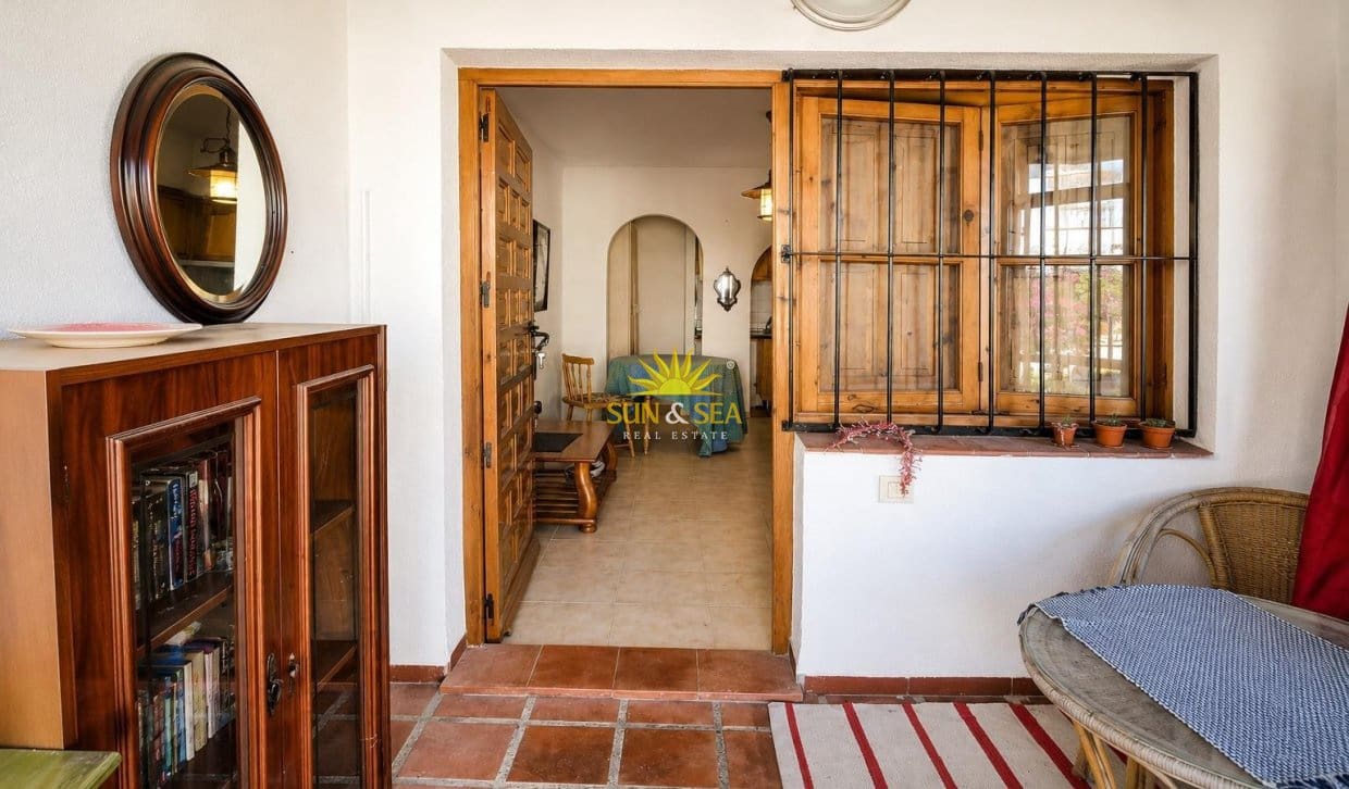 1 sypialnia Dom na sprzedaż w Torrevieja z basenem - 107 000 € (Ref: 9879743)