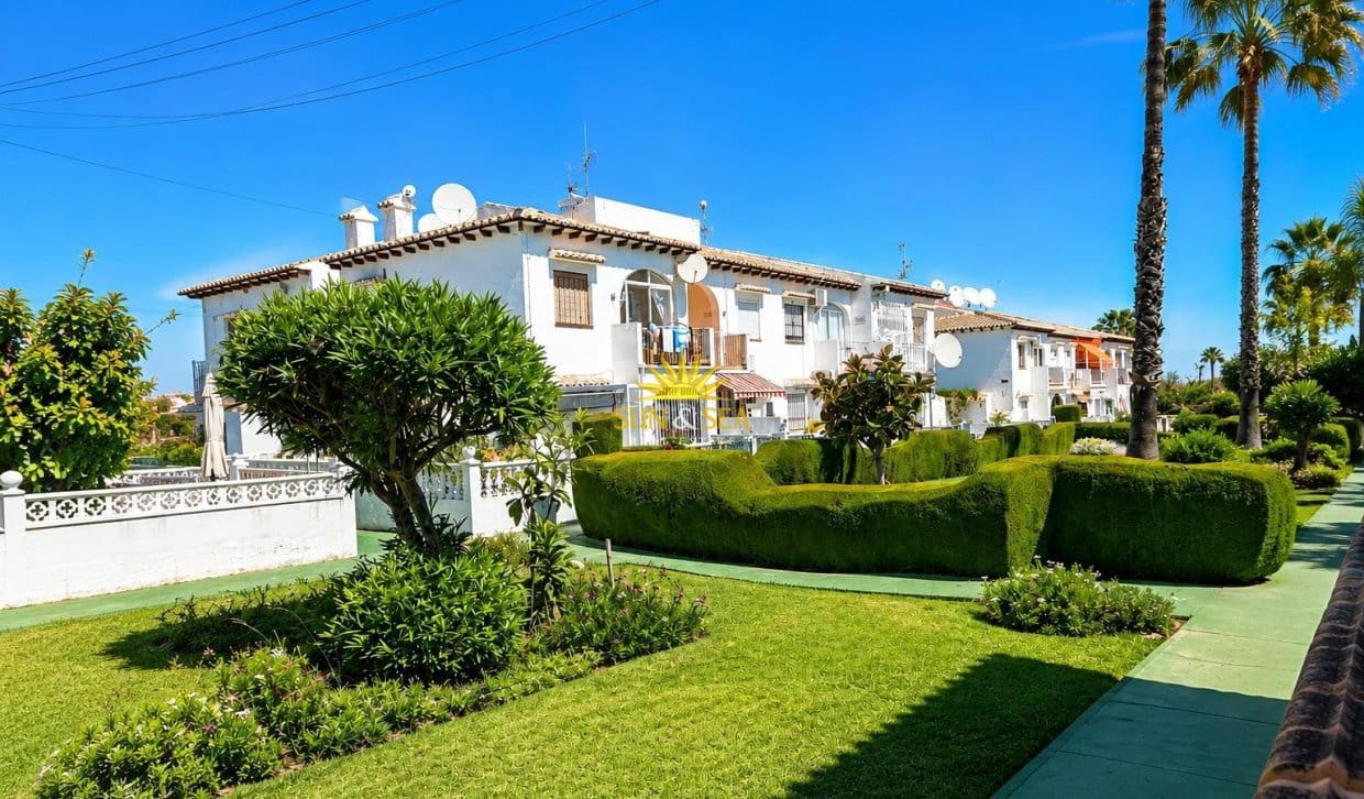 1 sypialnia Dom na sprzedaż w Torrevieja z basenem - 107 000 € (Ref: 9879743)