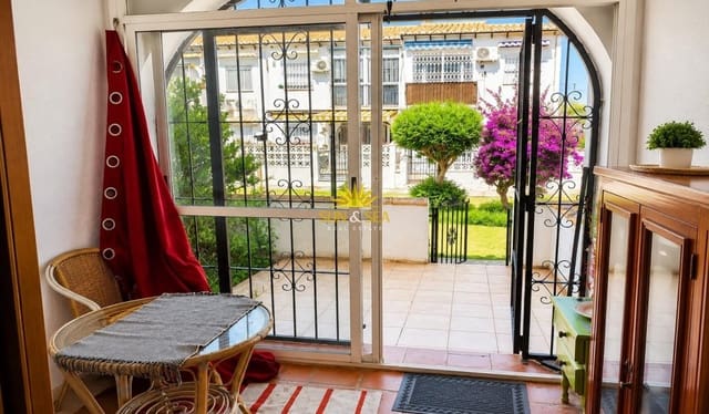 1 sypialnia Dom na sprzedaż w Torrevieja z basenem - 107 000 € (Ref: 9879743)
