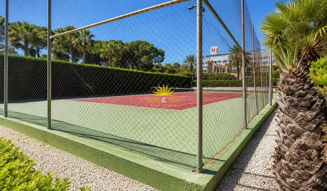 1 sypialnia Dom na sprzedaż w Torrevieja z basenem - 107 000 € (Ref: 9879743)