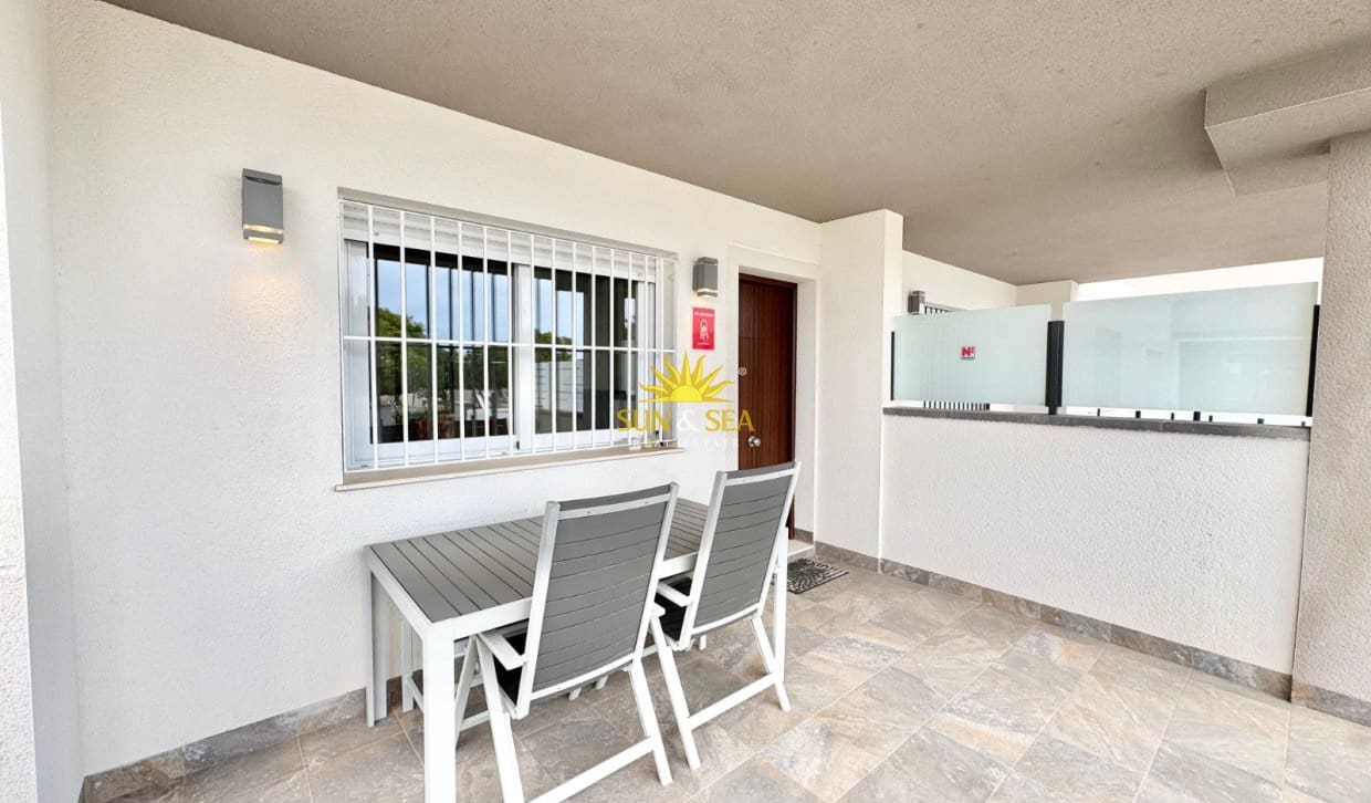 3 bedroom Apartment for rent in Torrevieja with pool - € 1,200 (Ref: 9882612)