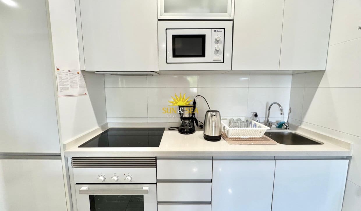 3 bedroom Apartment for rent in Torrevieja with pool - € 1,200 (Ref: 9882612)