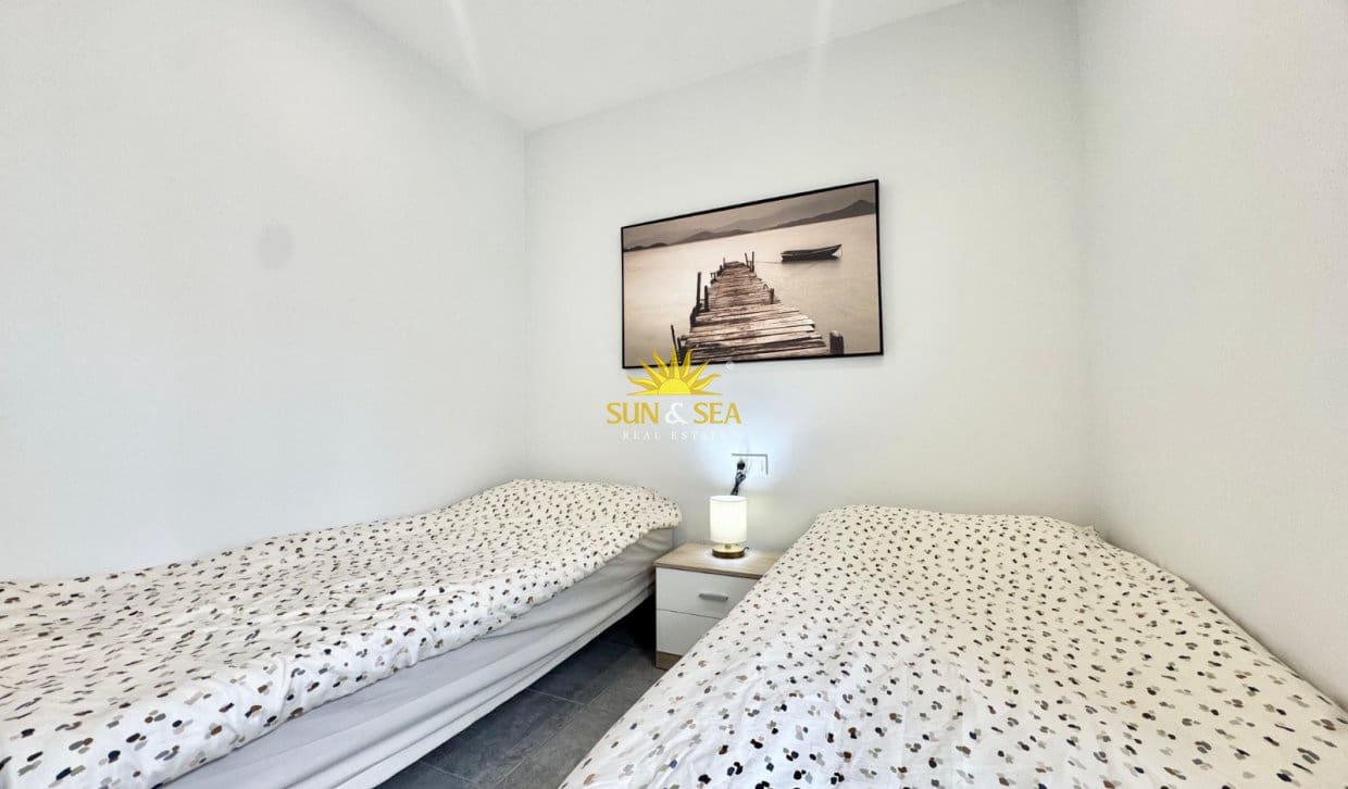 3 bedroom Apartment for rent in Torrevieja with pool - € 1,200 (Ref: 9882612)