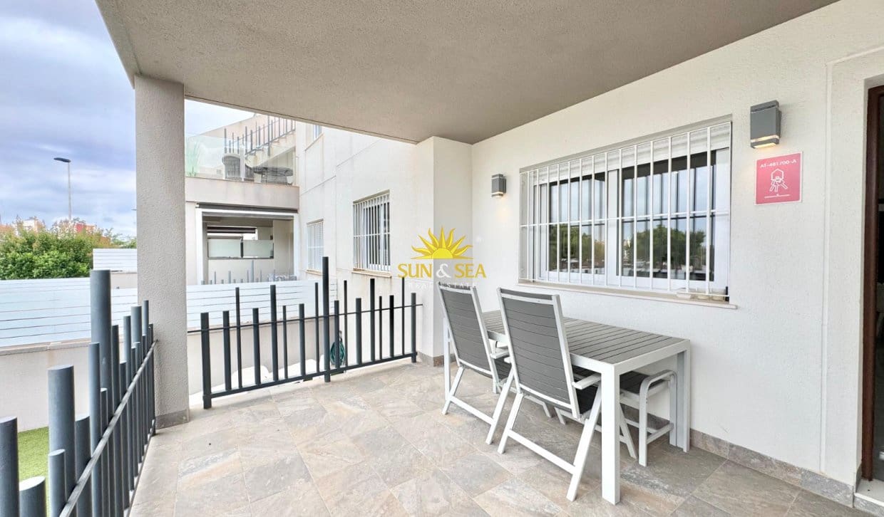 3 bedroom Apartment for rent in Torrevieja with pool - € 1,200 (Ref: 9882612)