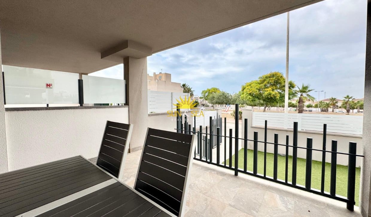 3 bedroom Apartment for rent in Torrevieja with pool - € 1,200 (Ref: 9882612)