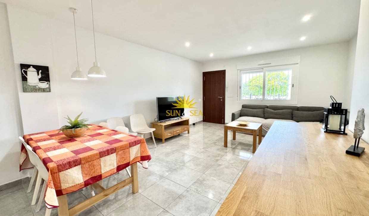 3 bedroom Apartment for rent in Torrevieja with pool - € 1,200 (Ref: 9882612)
