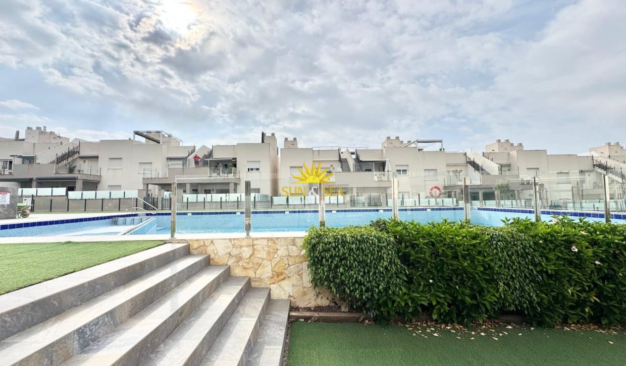 3 bedroom Apartment for rent in Torrevieja with pool - € 1,200 (Ref: 9882612)
