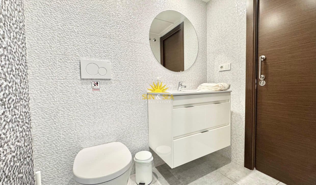 3 bedroom Apartment for rent in Torrevieja with pool - € 1,200 (Ref: 9882612)