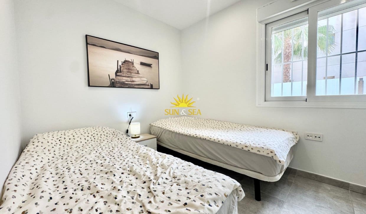 3 bedroom Apartment for rent in Torrevieja with pool - € 1,200 (Ref: 9882612)