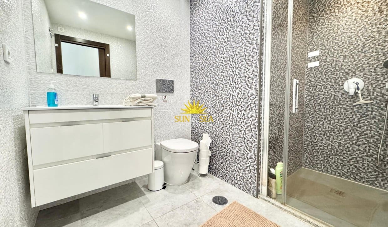 3 bedroom Apartment for rent in Torrevieja with pool - € 1,200 (Ref: 9882612)