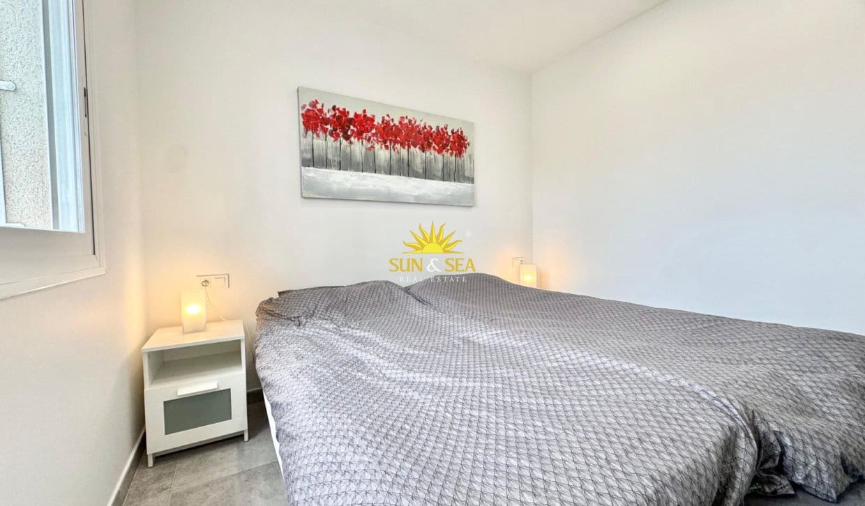 3 bedroom Apartment for rent in Torrevieja with pool - € 1,200 (Ref: 9882612)