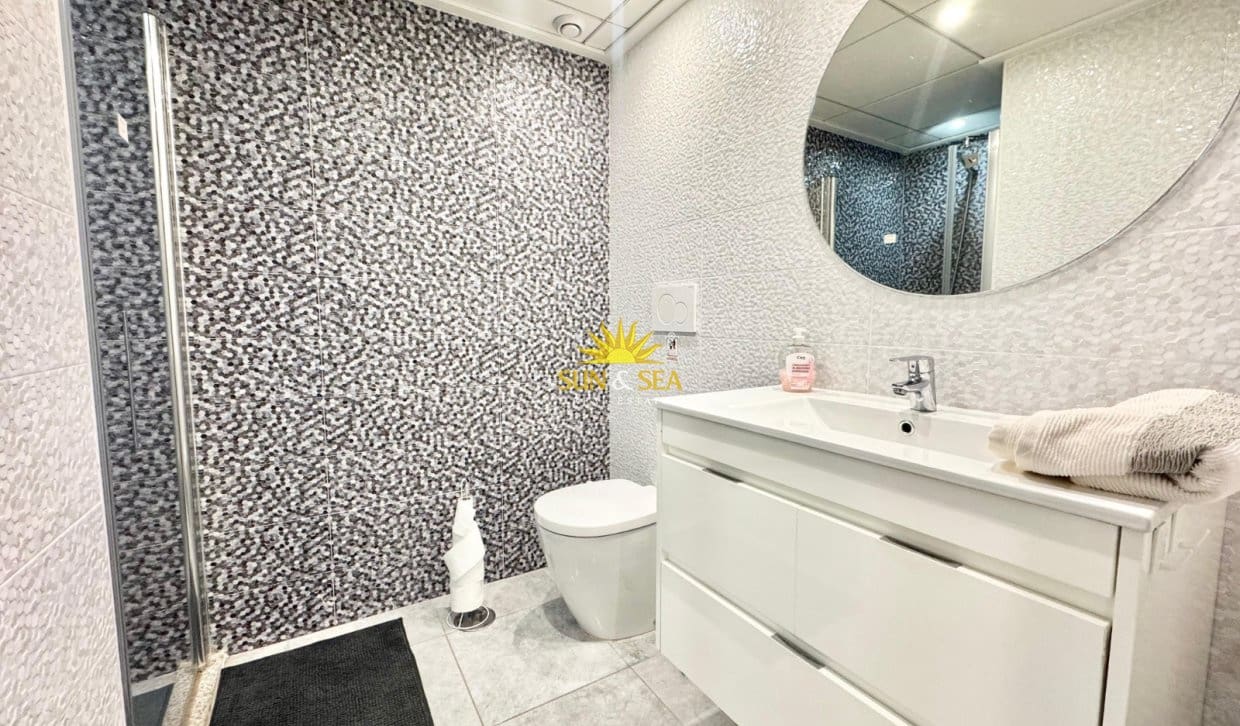 3 bedroom Apartment for rent in Torrevieja with pool - € 1,200 (Ref: 9882612)