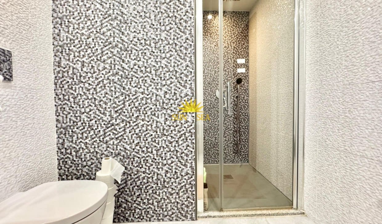 3 bedroom Apartment for rent in Torrevieja with pool - € 1,200 (Ref: 9882612)