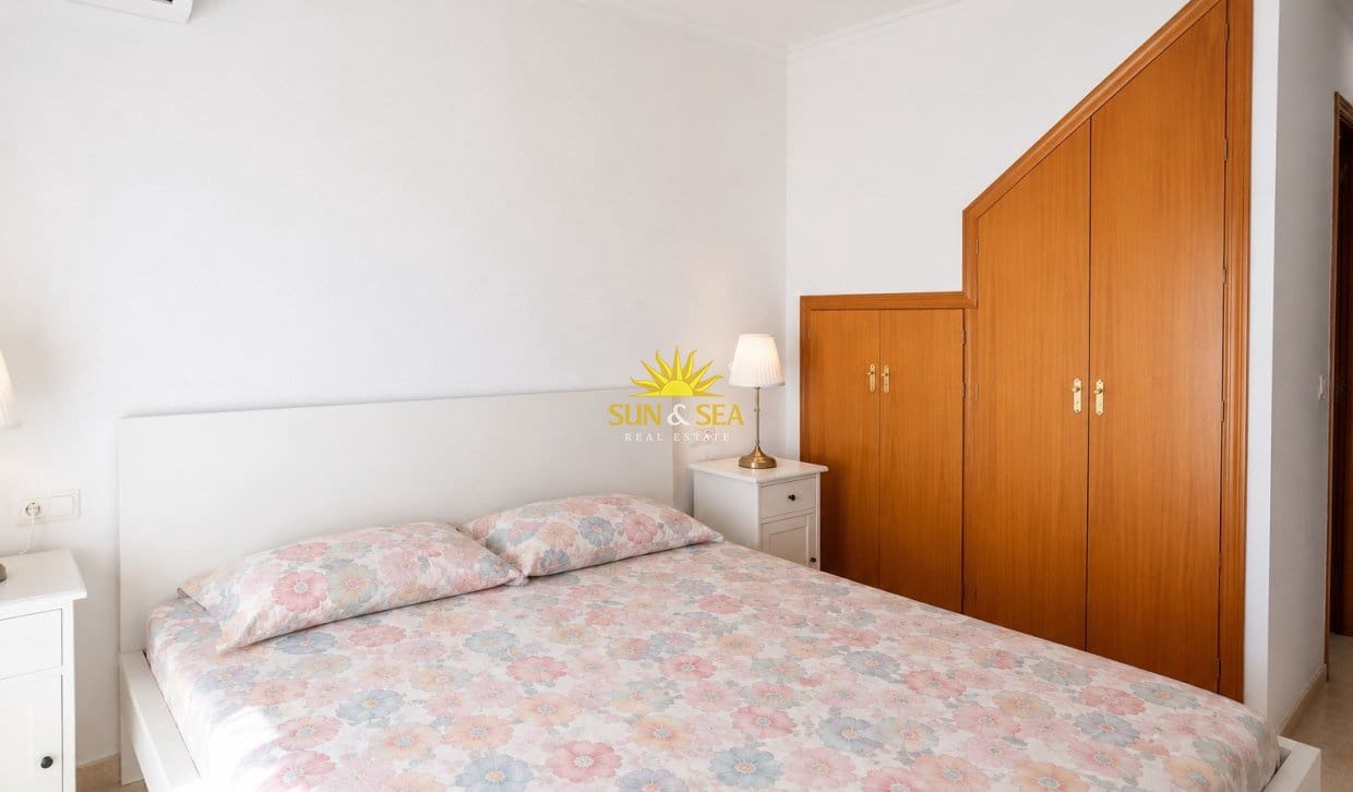 Pareado de 4 habitaciones en Santiago de la Ribera en venta con piscina garaje - 229.000 € (Ref: 9883589)