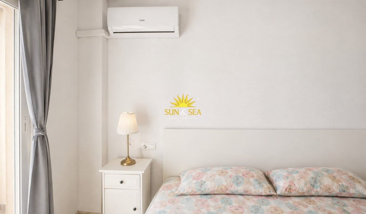Pareado de 4 habitaciones en Santiago de la Ribera en venta con piscina garaje - 229.000 € (Ref: 9883589)