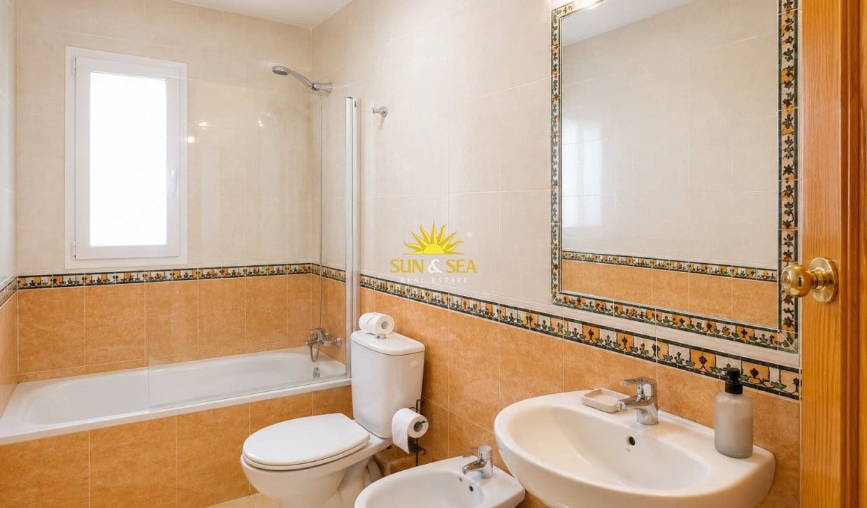 Pareado de 4 habitaciones en Santiago de la Ribera en venta con piscina garaje - 229.000 € (Ref: 9883589)