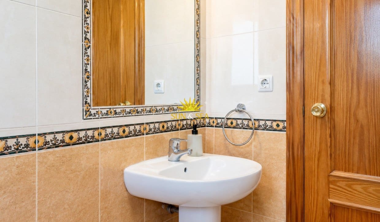 Pareado de 4 habitaciones en Santiago de la Ribera en venta con piscina garaje - 229.000 € (Ref: 9883589)