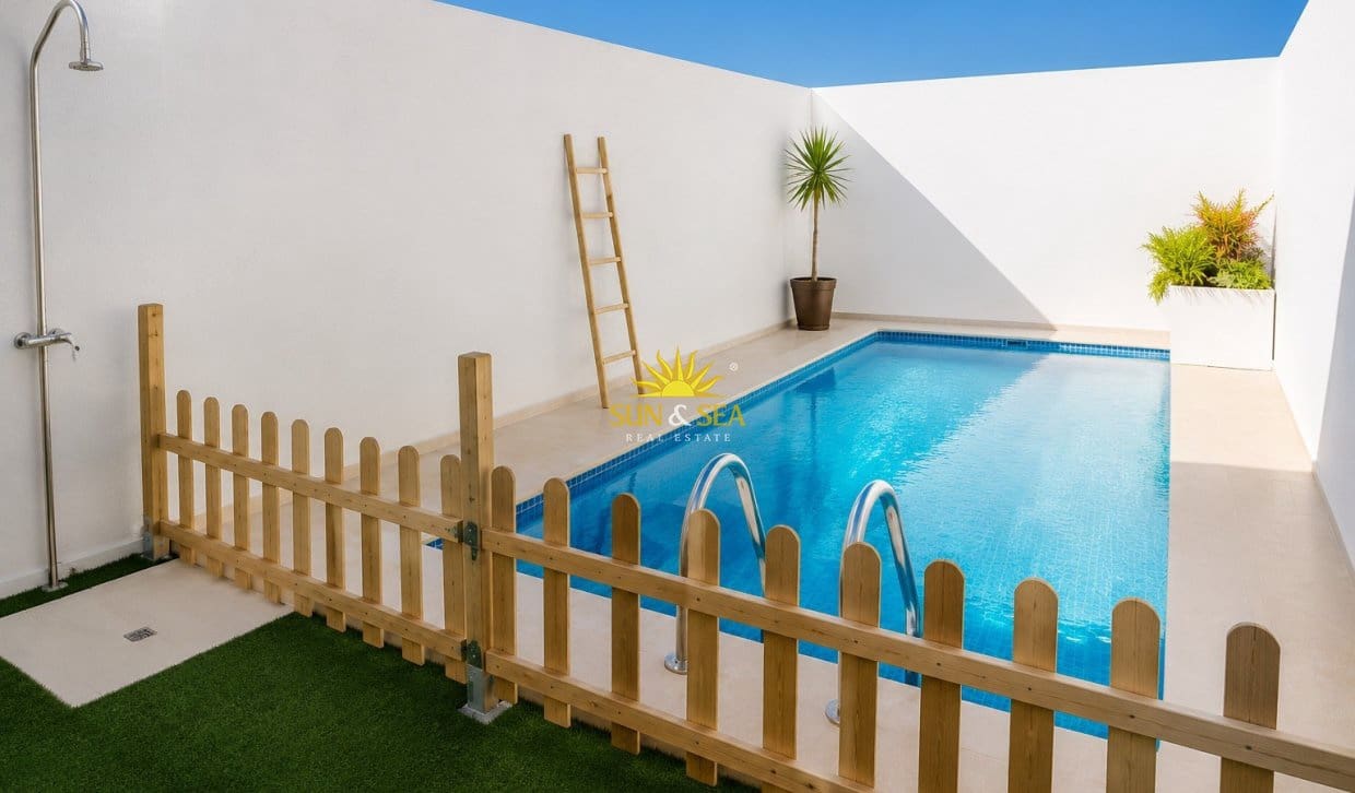 Pareado de 4 habitaciones en Santiago de la Ribera en venta con piscina garaje - 229.000 € (Ref: 9883589)