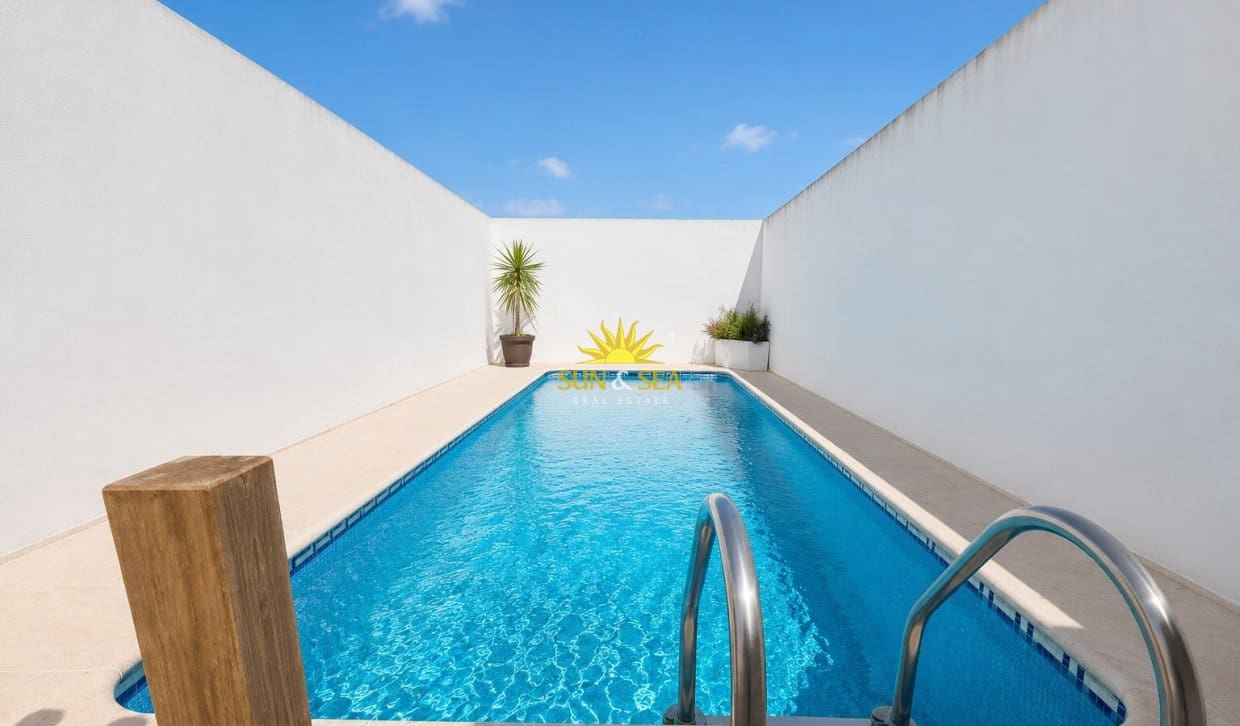 Pareado de 4 habitaciones en Santiago de la Ribera en venta con piscina garaje - 229.000 € (Ref: 9883589)