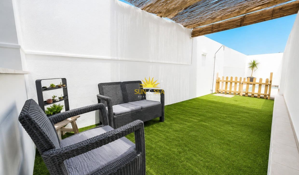 Pareado de 4 habitaciones en Santiago de la Ribera en venta con piscina garaje - 229.000 € (Ref: 9883589)