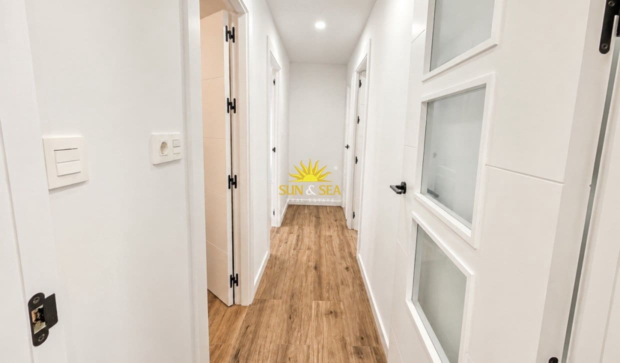 3 makuuhuone Huoneisto myytävänä paikassa San Pedro del Pinatar mukana 
autotalli - 174 900 € (Ref: 9883860)