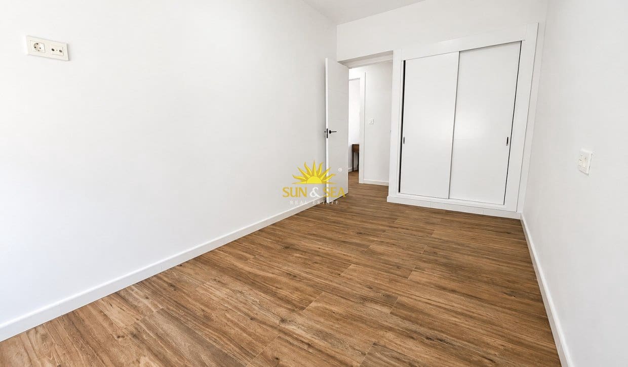 3 makuuhuone Huoneisto myytävänä paikassa San Pedro del Pinatar mukana 
autotalli - 174 900 € (Ref: 9883860)