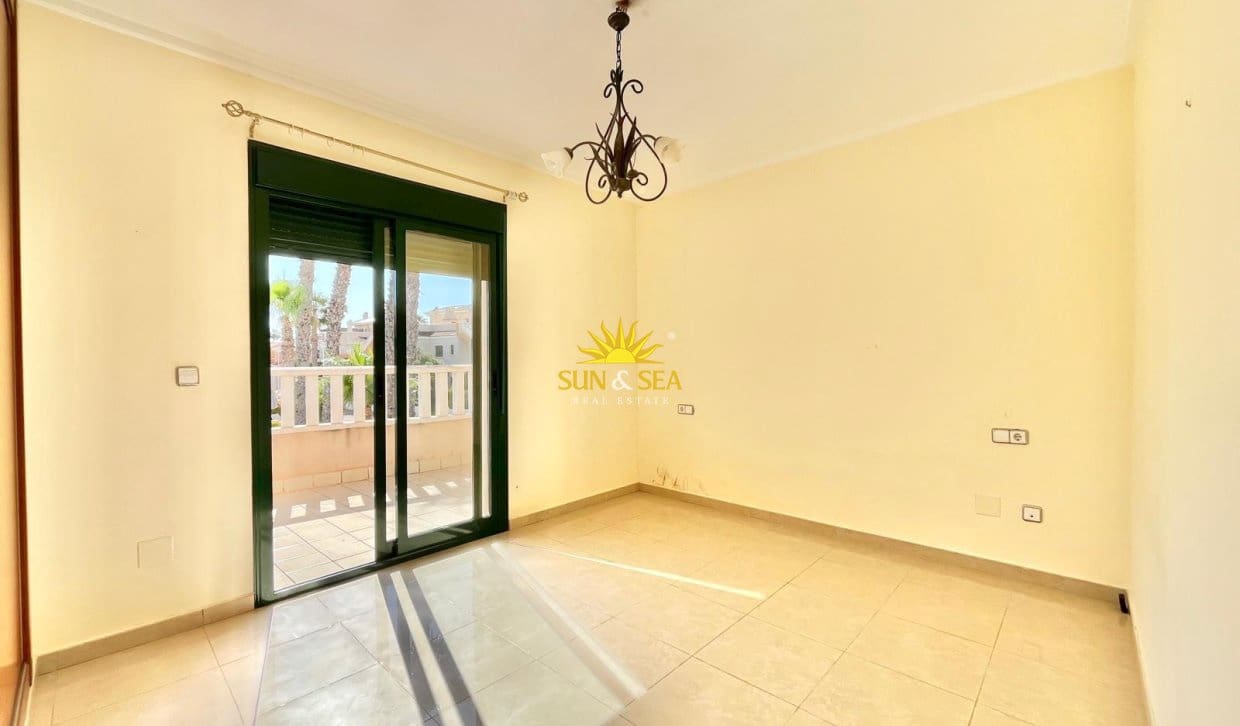 3 sypialnia Dom do wynajęcia w Ciudad Quesada z basenem garażem - 1 300 € (Ref: 9889299)