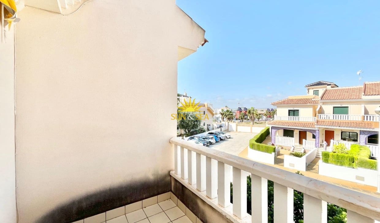 3 sypialnia Dom do wynajęcia w Ciudad Quesada z basenem garażem - 1 300 € (Ref: 9889299)