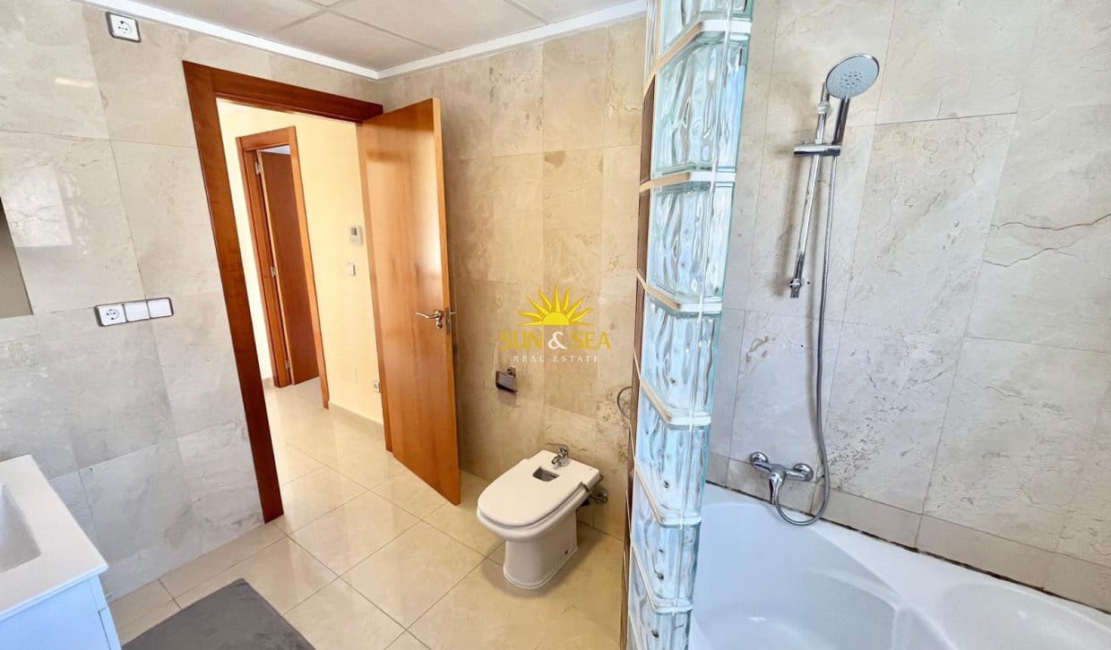 3 sypialnia Dom do wynajęcia w Ciudad Quesada z basenem garażem - 1 300 € (Ref: 9889299)