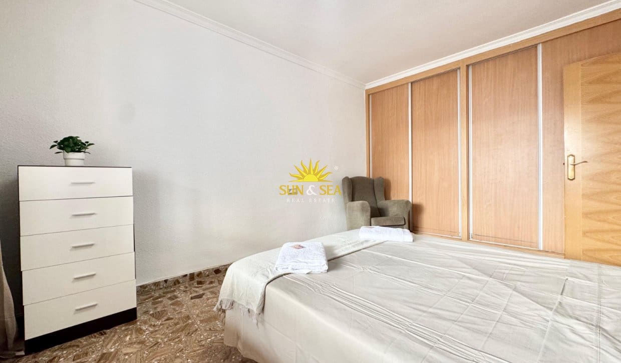 3 bedroom Apartment for rent in La Mata - € 1,100 (Ref: 9889300)