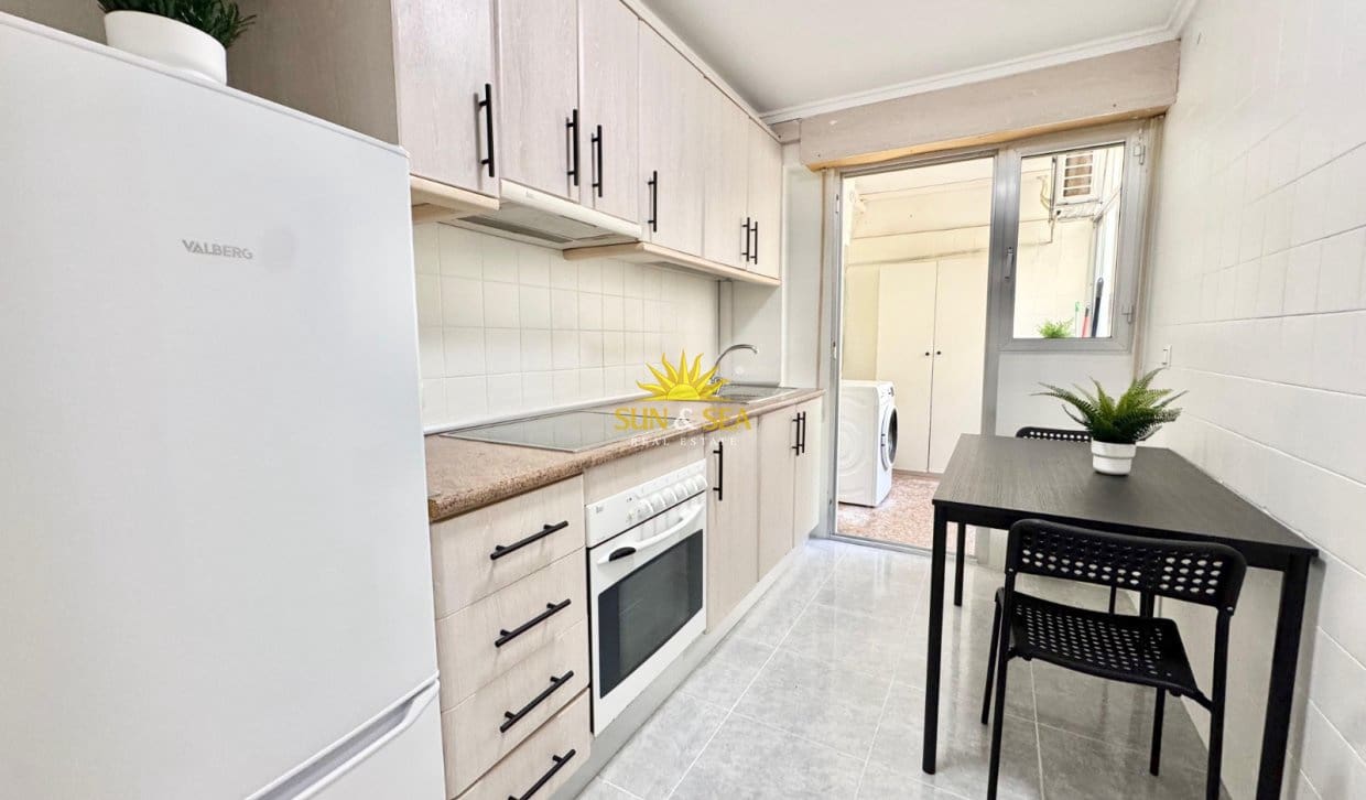 3 bedroom Apartment for rent in La Mata - € 1,100 (Ref: 9889300)