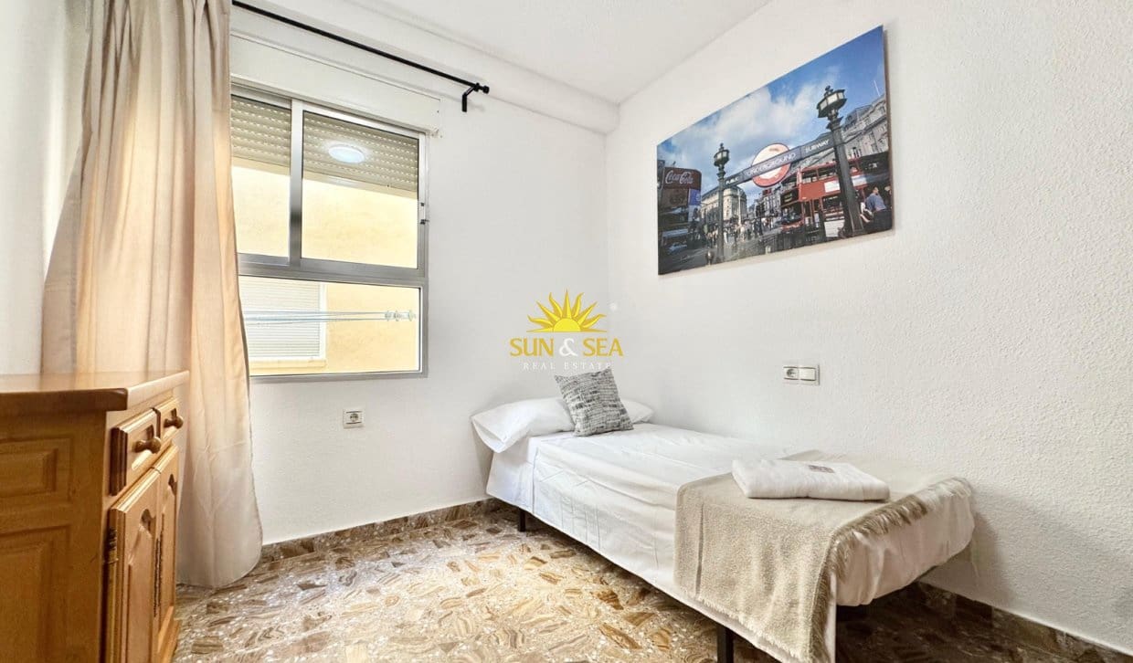 3 bedroom Apartment for rent in La Mata - € 1,100 (Ref: 9889300)