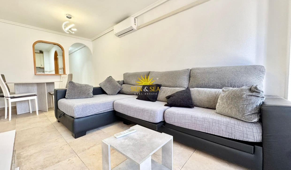 2 bedroom Apartment for rent in Torrevieja - € 750 (Ref: 9890677)