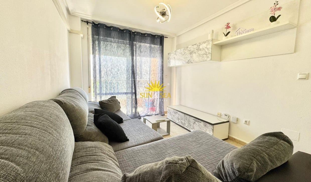 2 bedroom Apartment for rent in Torrevieja - € 750 (Ref: 9890677)