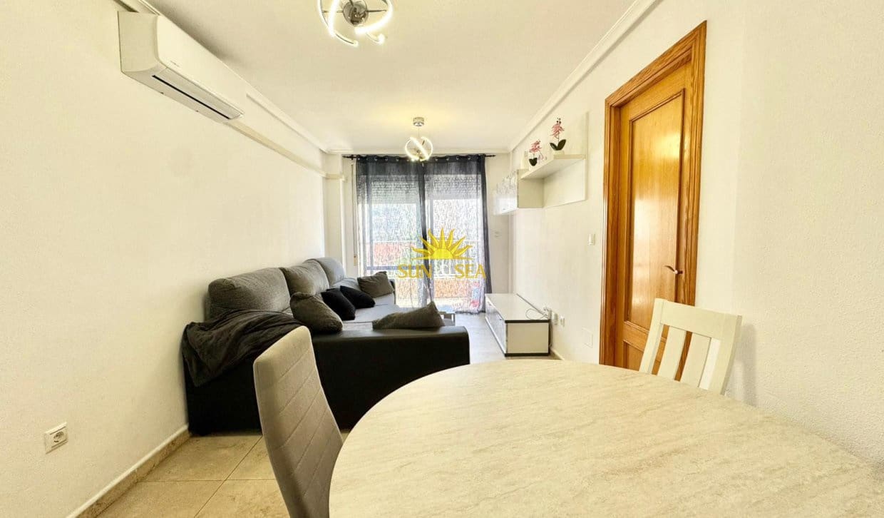 2 bedroom Apartment for rent in Torrevieja - € 750 (Ref: 9890677)