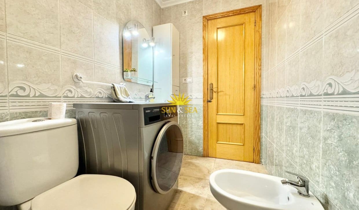 2 bedroom Apartment for rent in Torrevieja - € 750 (Ref: 9890677)