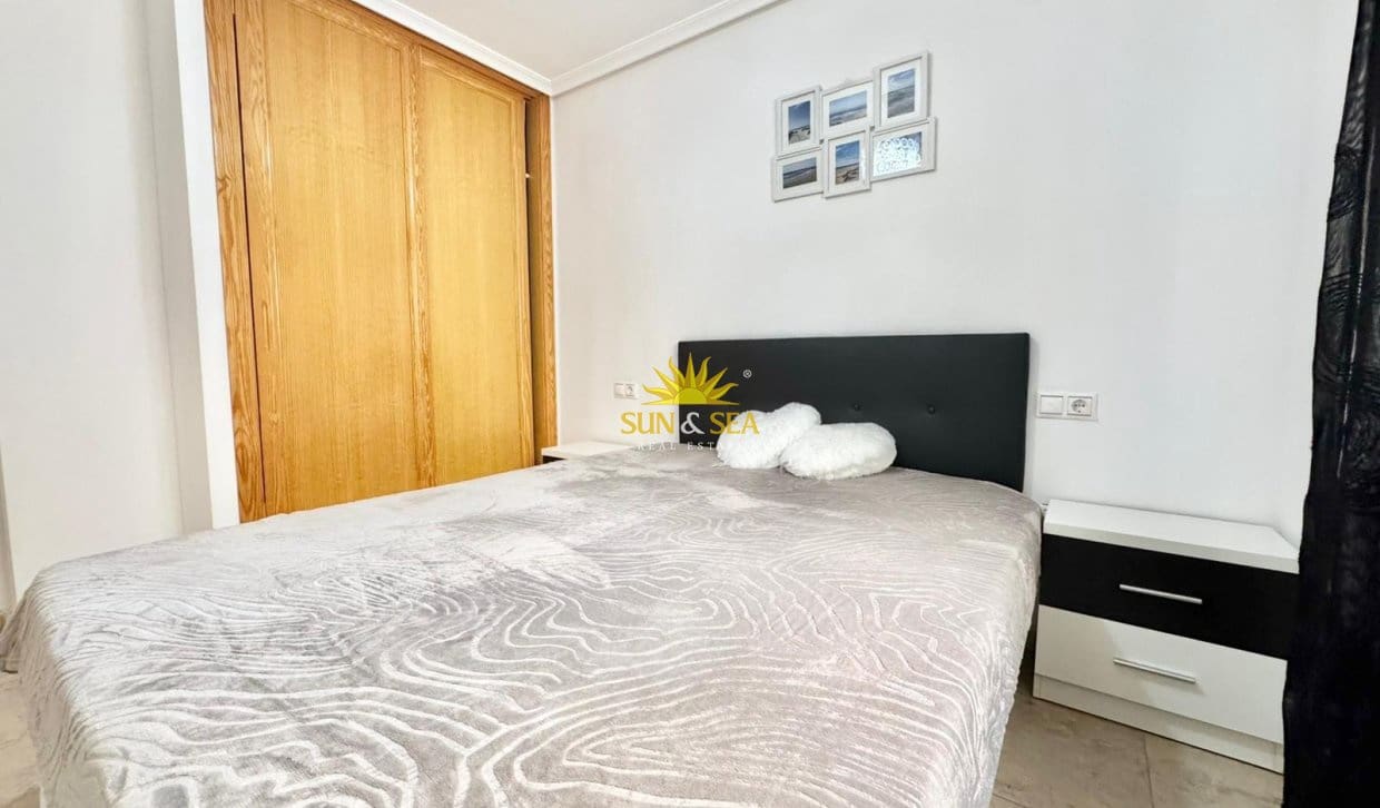 2 bedroom Apartment for rent in Torrevieja - € 750 (Ref: 9890677)
